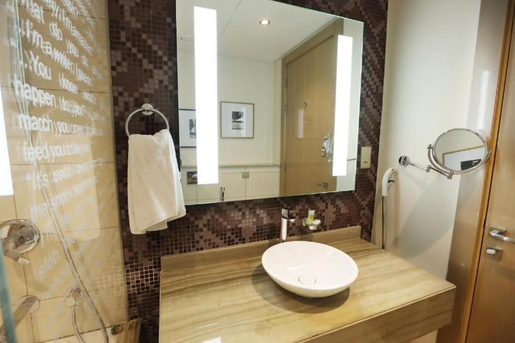 Apartment 2br In Amna Tower In Habtoor Business Bay Bshh