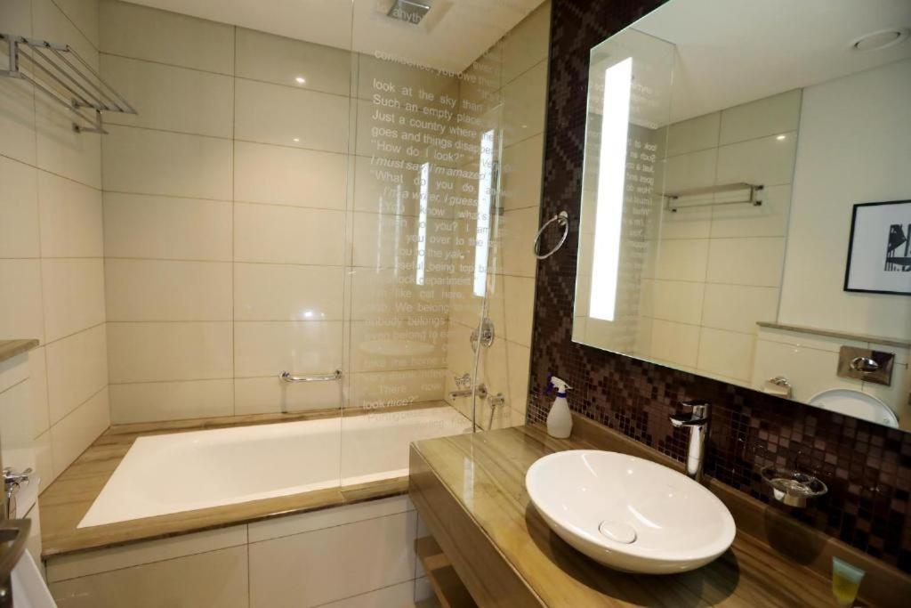 2br In Amna Tower In Habtoor Business Bay Bshh